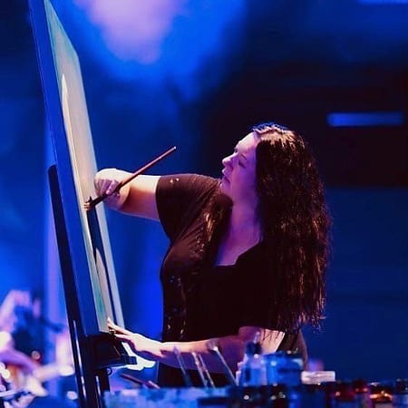 Wendy Manzo painting live